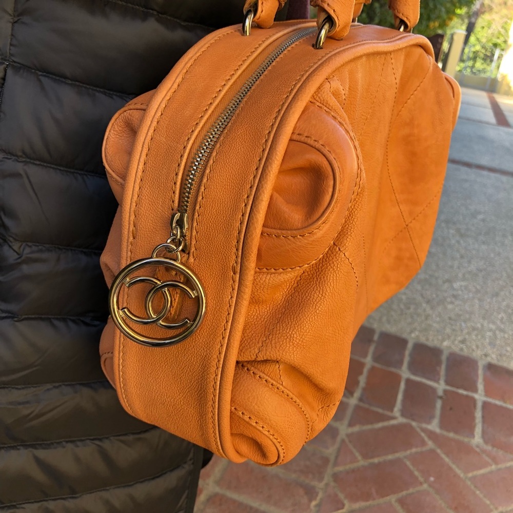 Brand new salmon Chanel quilted ligne bowler bag. - Picture 2 of 8